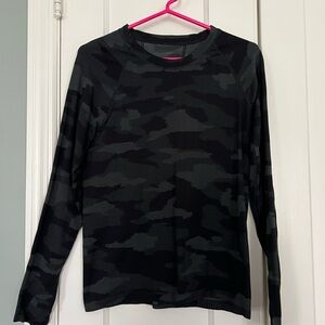 Athleta Momentum Black Camo Long Sleeve